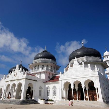 Grand Emperom Hotel Mitra Reddoorz Banda Aceh Exterior photo