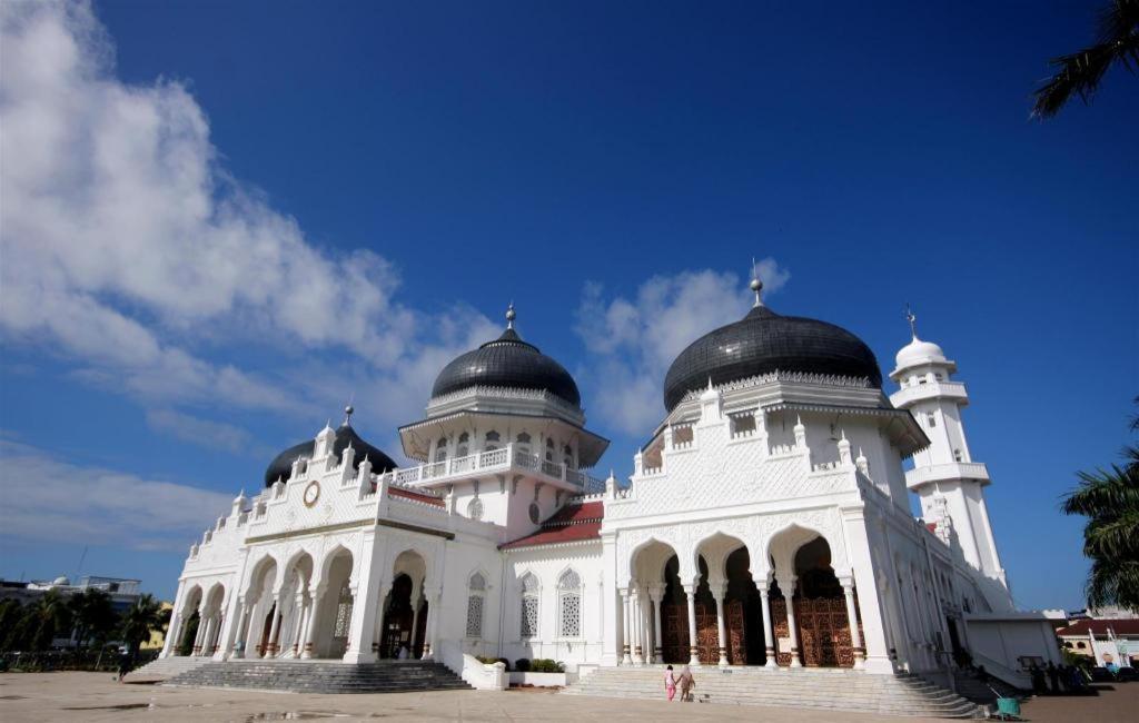 Grand Emperom Hotel Mitra Reddoorz Banda Aceh Exterior photo